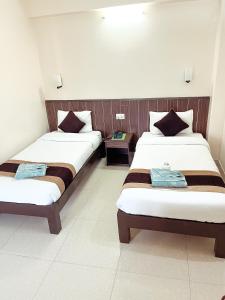 Ένα ή περισσότερα κρεβάτια σε δωμάτιο στο Pokhara Tourist Home