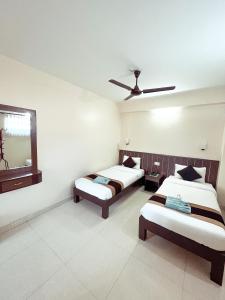 Ένα ή περισσότερα κρεβάτια σε δωμάτιο στο Pokhara Tourist Home