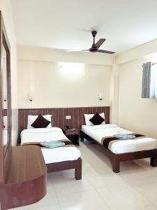 Ένα ή περισσότερα κρεβάτια σε δωμάτιο στο Pokhara Tourist Home