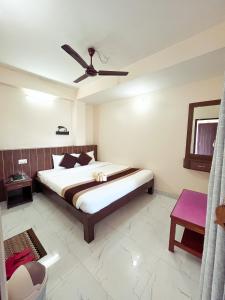 Ένα ή περισσότερα κρεβάτια σε δωμάτιο στο Pokhara Tourist Home
