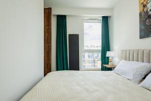 מיטה או מיטות בחדר ב-Central House Apartments