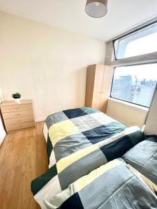 Ein Bett oder Betten in einem Zimmer der Unterkunft Two Bedroom apartment with Kitchen Facility