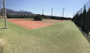 Tennis and/or squash facilities at Zax sea view villas or nearby