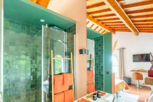 a bathroom with a shower and a sink at 1986MALAGAR in Baurech