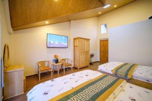 Postel nebo postele na pokoji v ubytování 688 Hotel Đà Lạt
