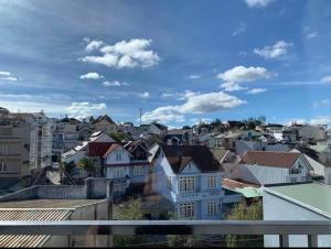Nespecifikovaný výhled na destinaci Dalat nebo výhled na město při pohledu z hotelu