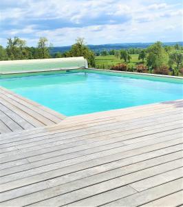 Bazén v ubytování Maison tout près d’Aurillac - Monts du Cantal nebo v jeho okolí