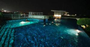 Bazén v ubytování The patio condo คอนโดวิวทะเล Floor 6 nebo v jeho okolí