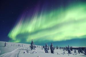 ein Bild der Nordlichter am Himmel in der Unterkunft Castillo Moitakuru in Saariselkä