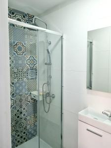 a bathroom with a glass shower and a sink at Apartamentos T5 Valencia in Torrent