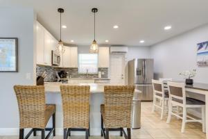 Φωτογραφία από το άλμπουμ του Palm Beach Townhome 4 Mi to Juno Beach Park! σε North Palm Beach