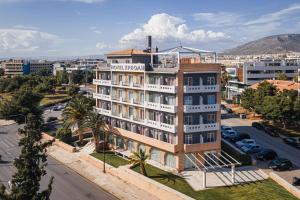 widok z góry na hotel w mieście w obiekcie Kreoli Suites Glyfada w Atenach