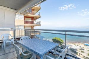 a balcony with a table and chairs and the ocean at Hauzify I Apartament Capellans in Salou +9 photos