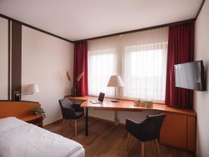 TV a/nebo společenská místnost v ubytování Mühlenhotel Halle-Leipzig