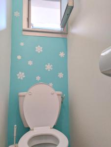 a bathroom with a toilet with snowflakes on the wall at Studio avec balcon amenage a Cauterets in Cauterets