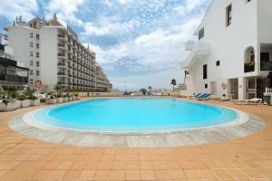 Bazén v ubytování Gran Ático 307 Royal Costa Adeje nebo v jeho okolí