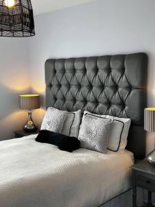 Postel nebo postele na pokoji v ubytování Immaculate sea view 4-Bed House in Portstewart