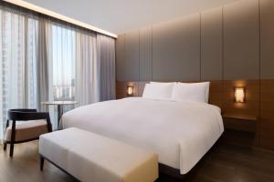 Courtyard by Marriott Suwon客房内的一张或多张床位