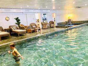 a young boy in a swimming pool in a hotel at Prästänge in Vallsta
