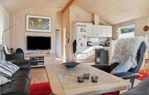 Posezení v ubytování 3 Bedroom Gorgeous Home In Ebeltoft
