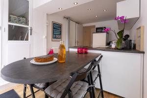Dapur atau dapur kecil di Studio À La Campagne Avec Piscine