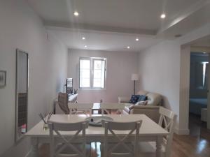 Część wypoczynkowa w obiekcie Cómodo apartamento en zona antigua dos