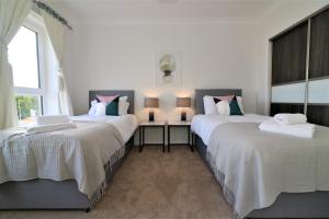 מיטה או מיטות בחדר ב-Signature - Macneish House East Kilbride