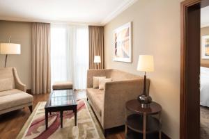Postel nebo postele na pokoji v ubytování Sheraton Bratislava Hotel