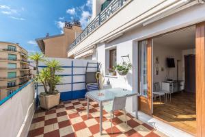 Studio with large terrace sea view 4th floor