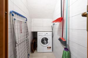 a laundry room with a washing machine in it at Dimora Donna Lucrezia in Mola di Bari