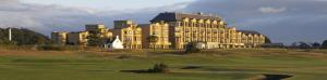 un grand bâtiment au-dessus d'un parcours de golf dans l'établissement Luxury in the most convenient location in St Andrews, à St Andrews