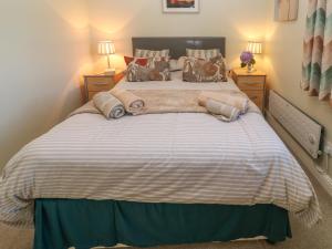 a bedroom with a large bed with towels on it at The Station Flat in Newlyn East