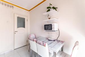 Fotografie z fotogalerie ubytování Chic Flat with Balcony 8min to Taksim v destinaci Istanbul