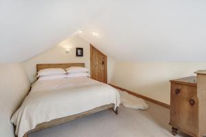 a bedroom with a bed in a attic at Pass the Keys Cosy Countryside Cottage in Tonbridge