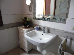 a bathroom with a sink and a mirror at B&B Vallata in Vallata