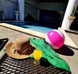 Piscina a Hotel Hassler o a prop
