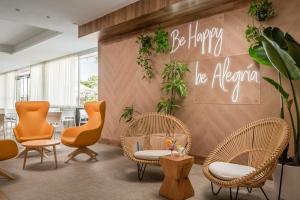 A seating area at ALEGRIA Caprici Verd