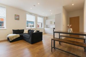 a living room with a couch and a table at Luxury Modern 2-Bed Apartment - City Centre, FREE Netflix, Pet Friendly in Sheffield