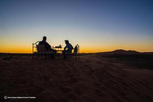 Επισκέπτες που μένουν στο Merzouga Luxury Sahara Camps