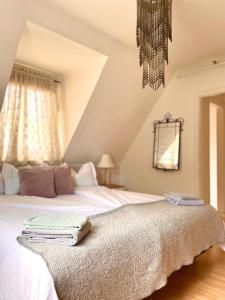 a bedroom with two beds and a chandelier at Hotell & Restaurant Solliden in Stenungsund
