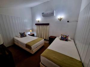 Llit o llits en una habitació de Hotel Hassler