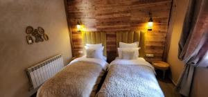 Voodi või voodid majutusasutuse Chalets-Appartements Tourtite toas