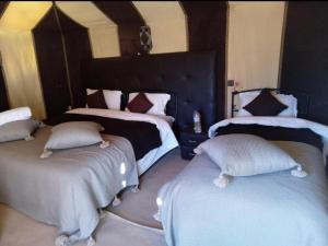 Postel nebo postele na pokoji v ubytování Diament Luxury Camp