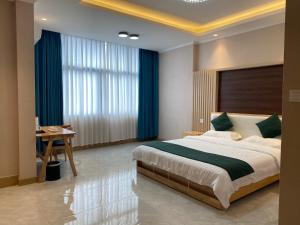 Säng eller sängar i ett rum på Zhiyuanta hotel
