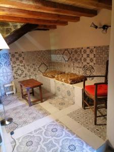 O zonă de relaxare la Maison de 2 chambres avec terrasse amenagee et wifi a Saint Andeol de Vals