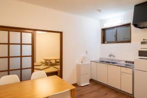 Η κουζίνα ή μικρή κουζίνα στο sumica apartments +17 φωτογραφίες