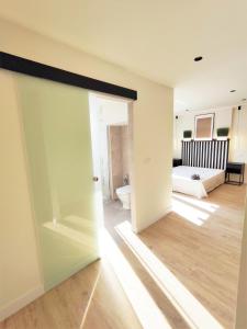 a room with a door open to a living room at Puertollano Central Park - by Pro Apartments in Puertollano