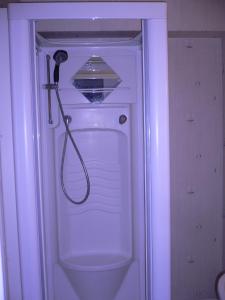 a shower with a shower head in a bathroom at Appartement Nickel et confortable in Rouen