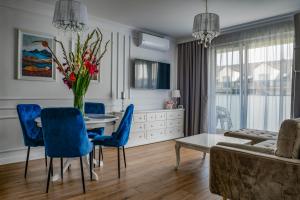Μια τηλεόραση ή/και κέντρο ψυχαγωγίας στο Apartament Mandala Grzybowo