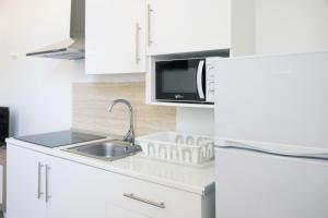 A kitchen or kitchenette at Apartamento VELARDE CENTER one